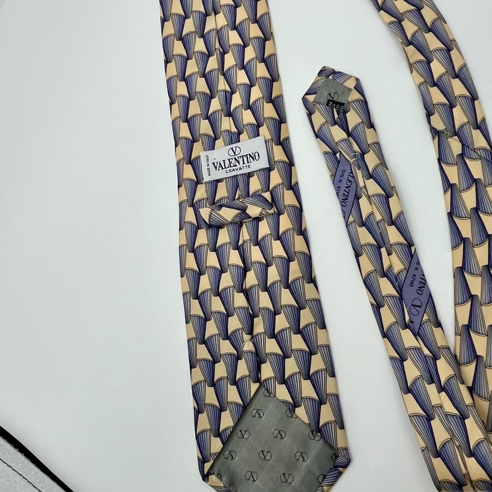 Vintage Geometric Pattern Valentino Silk Tie Made In Italy - Picture 9 of 13
